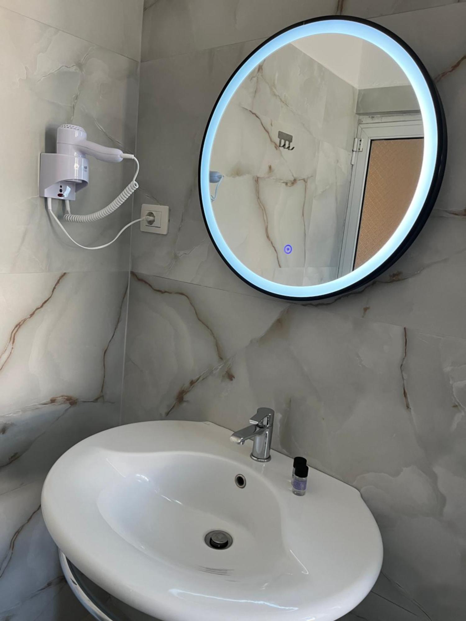 Hostel Andrey Sarandë Eksteriør billede
